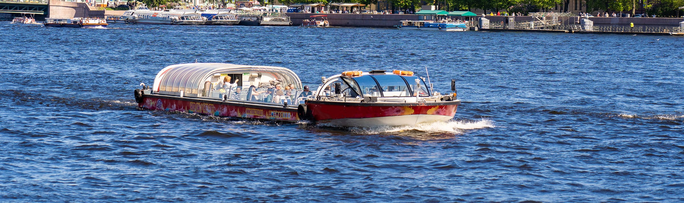 Экскурсия City Sightseeing на теплоходе в Санкт-Петербурге